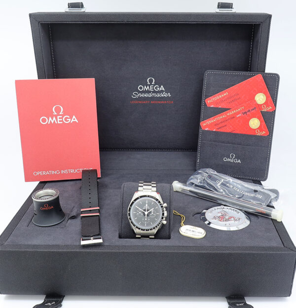 Omega ref 31130423001006 Steel Manual cal.1863 42mm Speedmaster Sapphire Sandwich Moonwatch on Brac w/B&P - Image 7